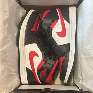 Nike Air Jordan 1 mid Sneakers